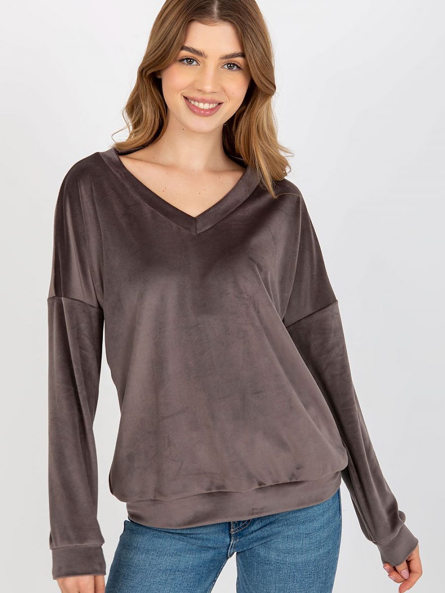  Sweatshirt model 185956 Relevance 