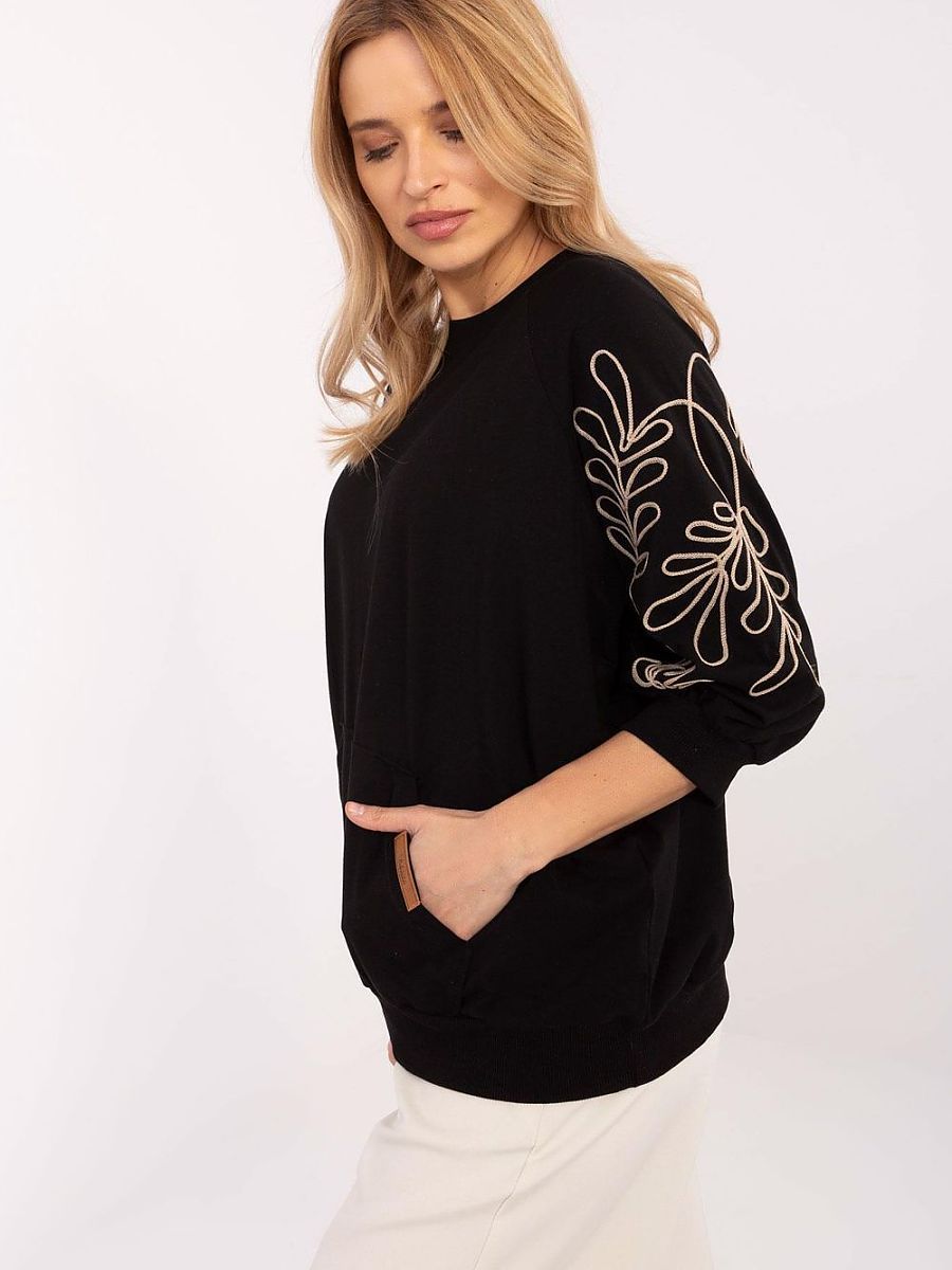  Sweatshirt model 208237 Relevance 