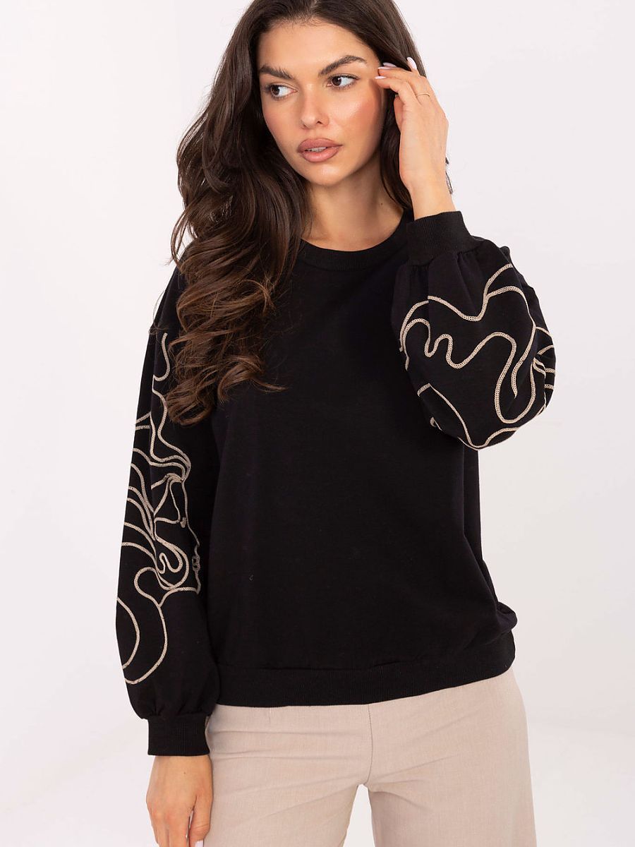  Sweatshirt model 218382 Relevance 