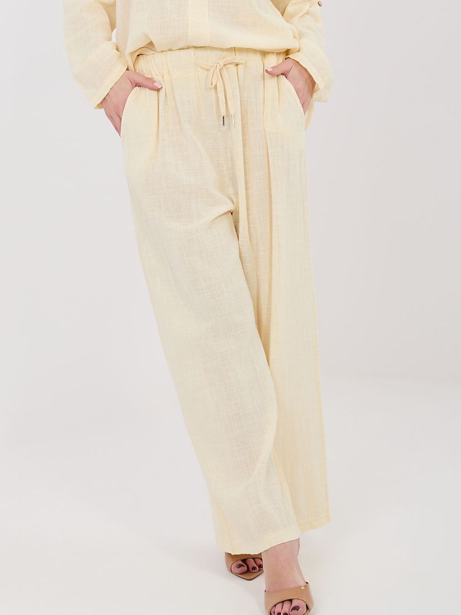  Women trousers model 225496 Italy Moda 