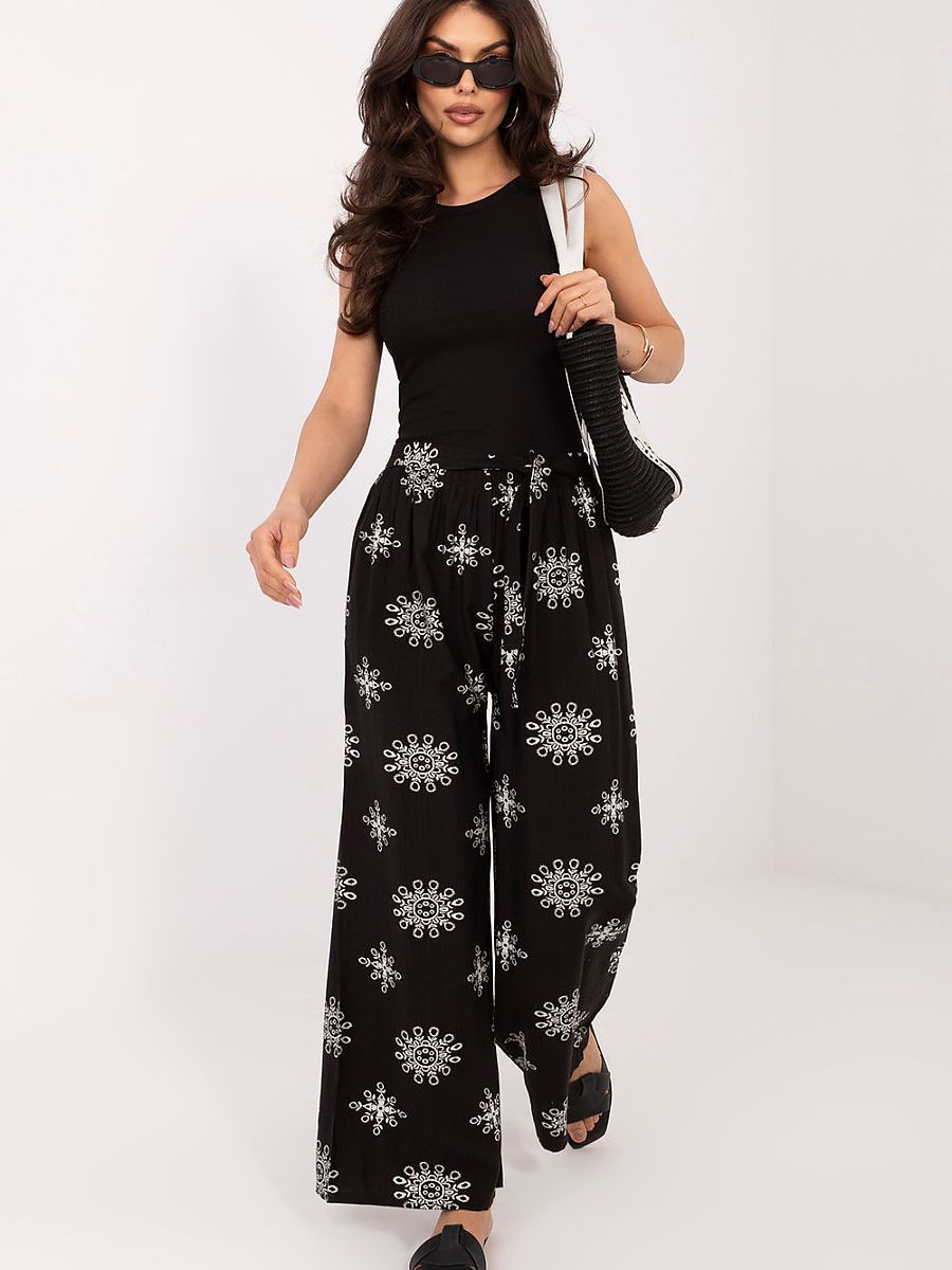  Women trousers model 226629 Italy Moda 