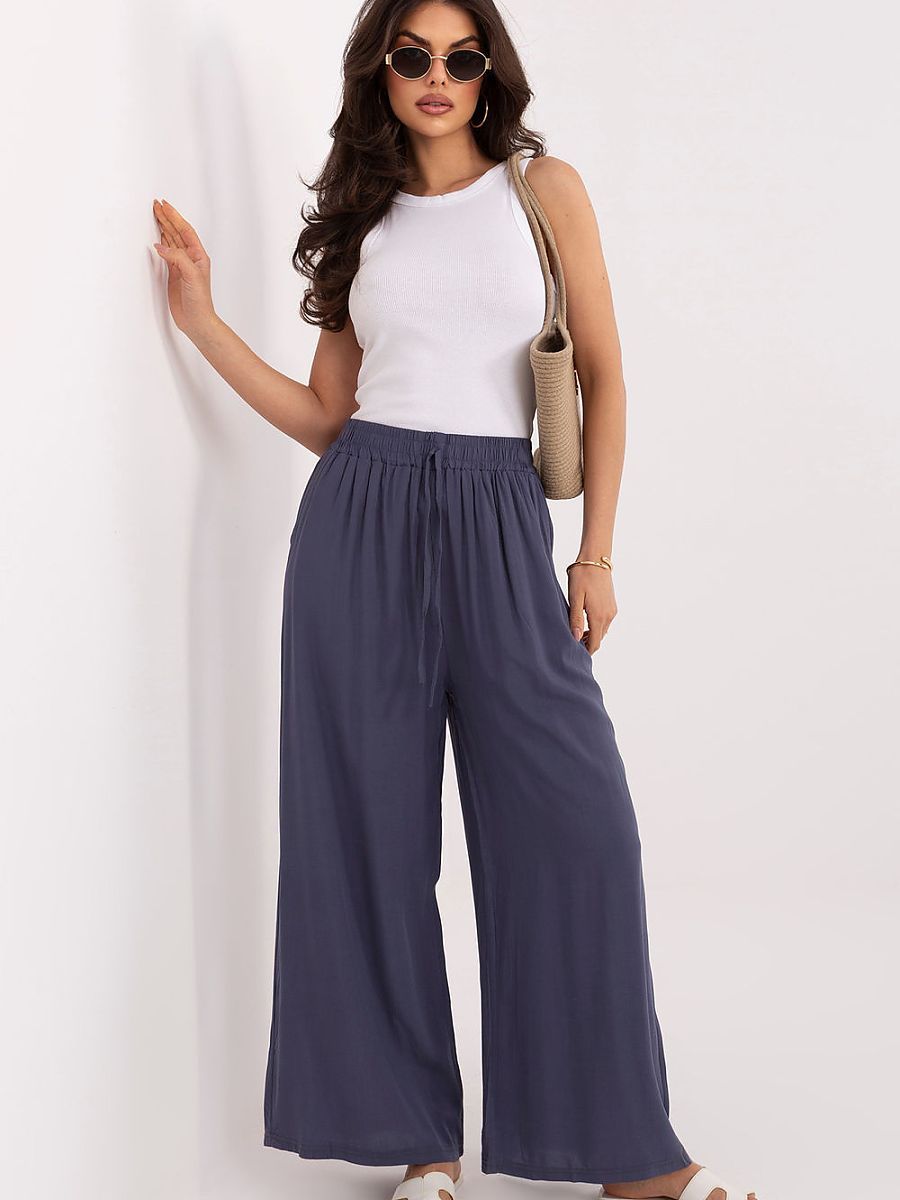  Women trousers model 226643 Italy Moda 