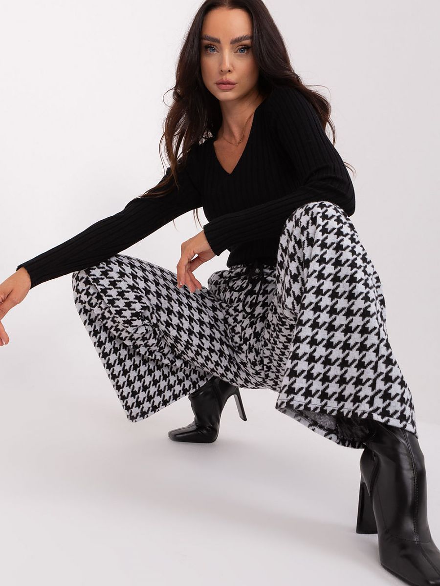  Women trousers model 193133 Lakerta 