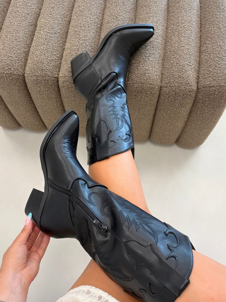  Heel boots model 230961 Step in style 